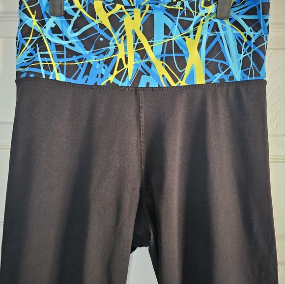 ***3/$30*** Calvin Klein Performance Quick Dry Crop Leggings - Picture 10 of 13